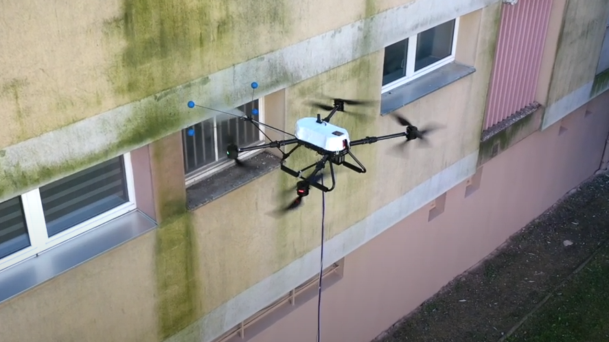 Comment révolutionner le nettoyage de façades avec les drones en 2025